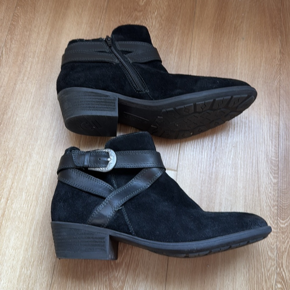 Earth Black zip up western style distressed suede booties, women’s size 11 - Picture 2 of 5